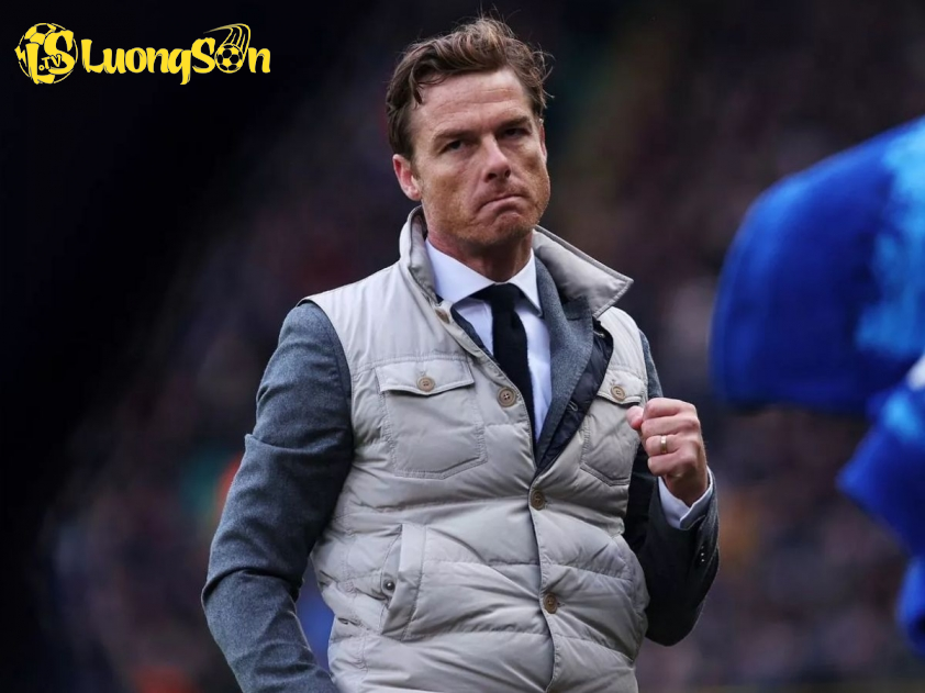 HLV Scott Parker dẫn dắt Burnley