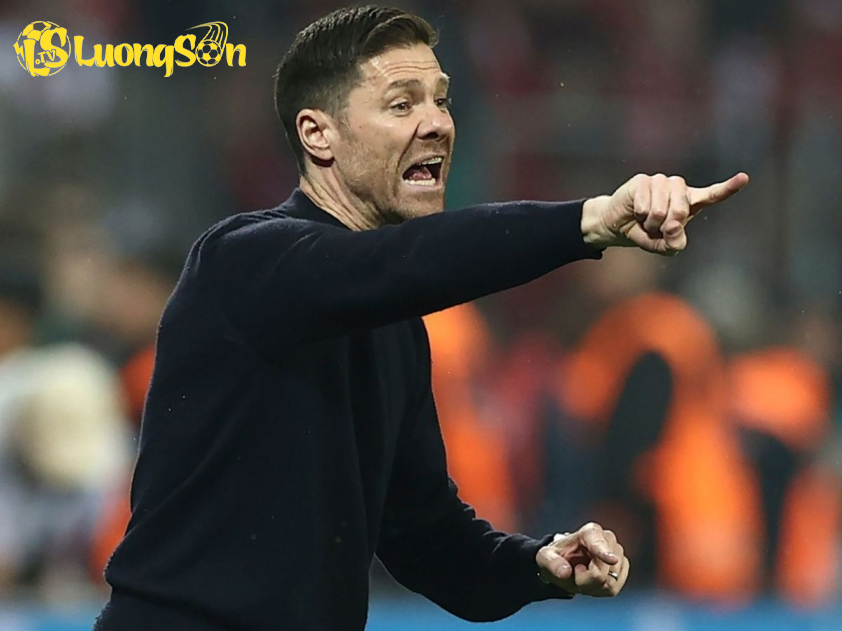 Sau những chệch choạc hồi đầu mùa, HLV Xabi Alonso đang dẫn dắt Bayer Leverkusen đi đúng quỹ đạo trong quãng thời gian gần đây (Ảnh: Sky Sports)