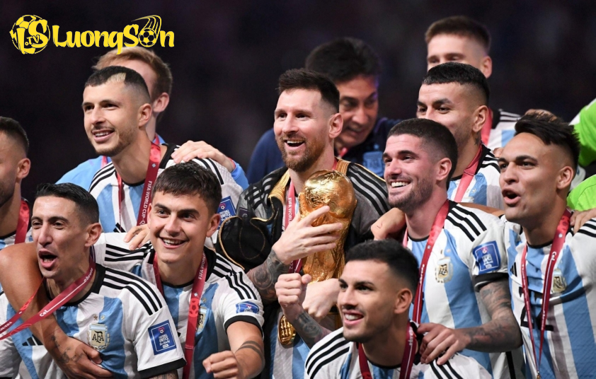 Dybala cùng Messi chinh phục các danh hiệu lớn trong màu ĐT Argentina. Ảnh: Getty