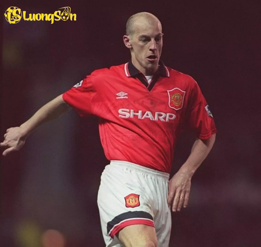 William Prunier thi đấu cho Man Utd vào tháng 12 năm 1995 (Ảnh: Getty).