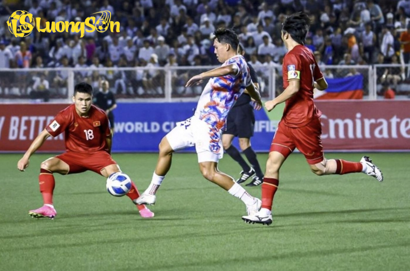 Trọng tài Lutfullin Rustam từng bắt chính trận ĐT Việt Nam thắng Philippines 2-0 (Ảnh: AFC)